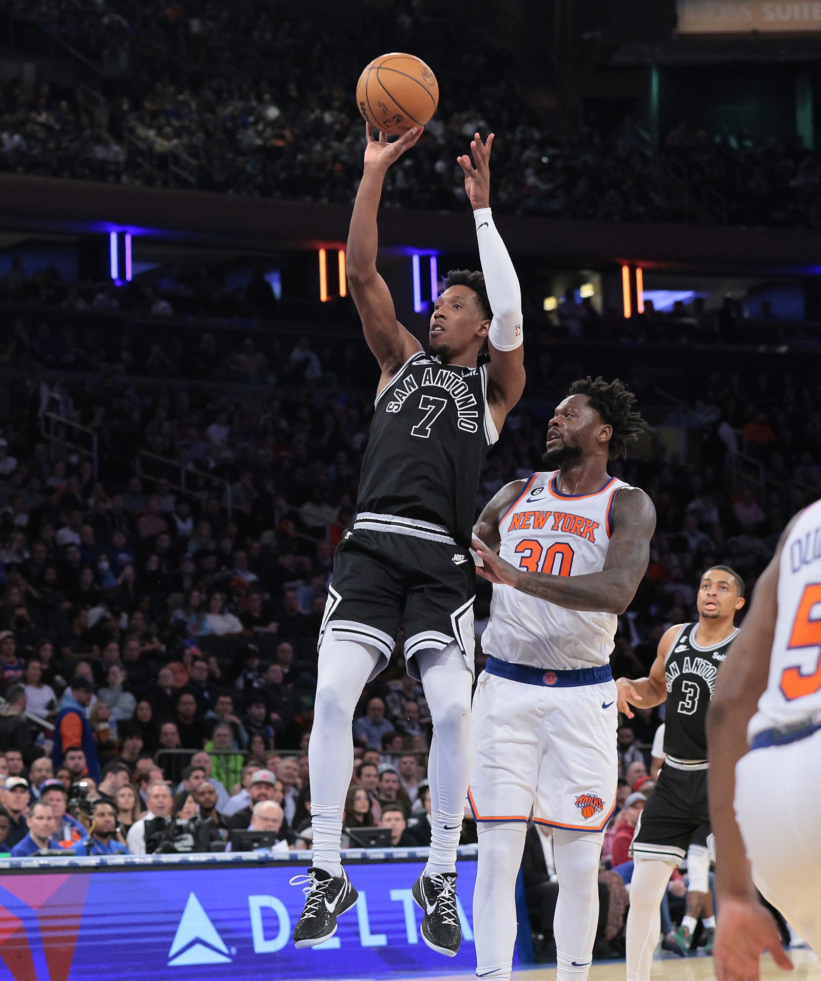 former-warmth-guard-josh-richardson-strangely-retires-at-32