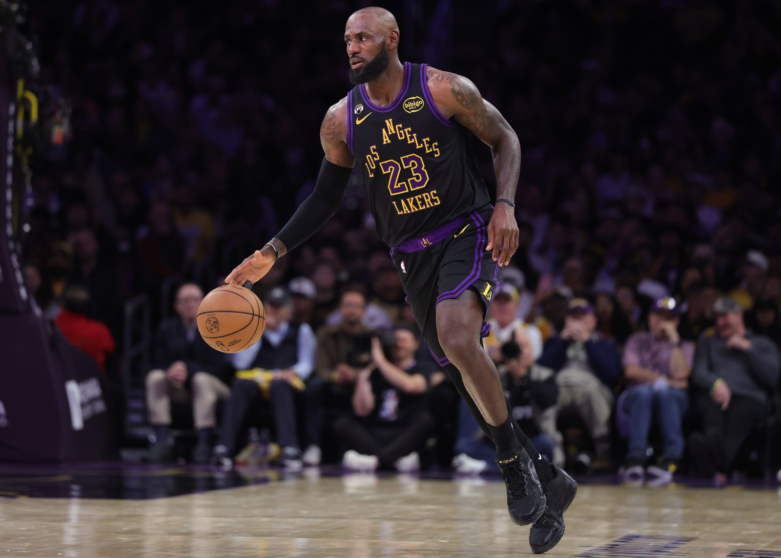 lebron-james-and-espn-close-to-deal-on-michael-jordan-model-documentary