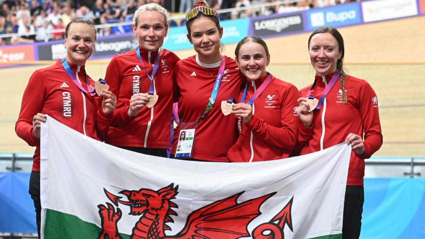 opening-night-time-cycling-excitement-for-wales-in-velodrome