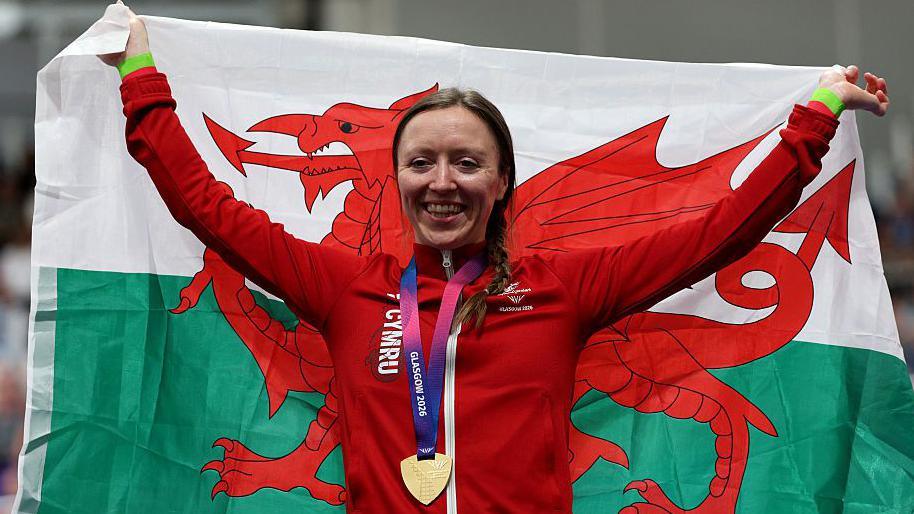 wales-golden-women-beat-england-in-cycling-duel