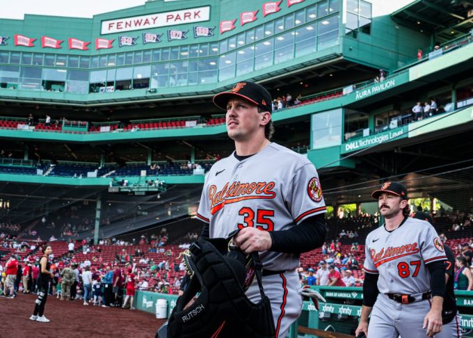 ta:-the-pink-sox-red-meat-up-their-catcher,-baltimore-receives-a-haul-and-waves-a-white-flag