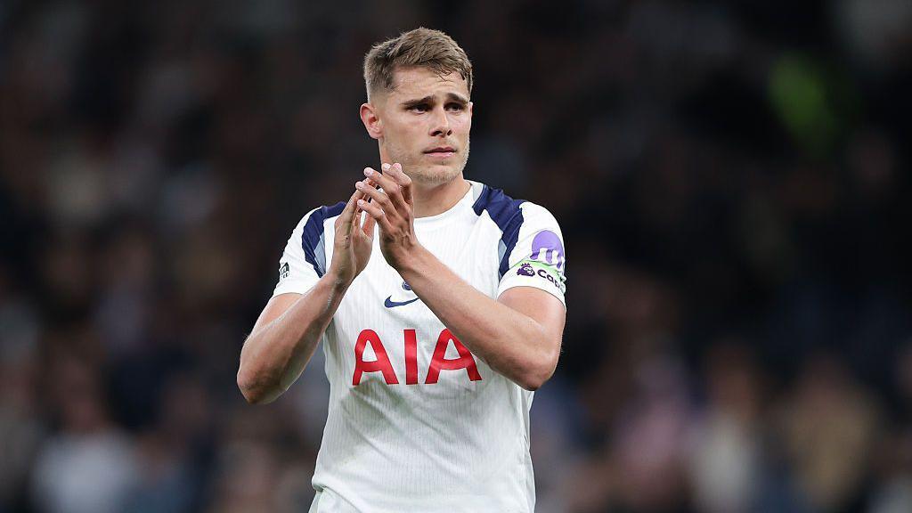 van-de-ven-conclude-to-agreeing-authentic-spurs-contract